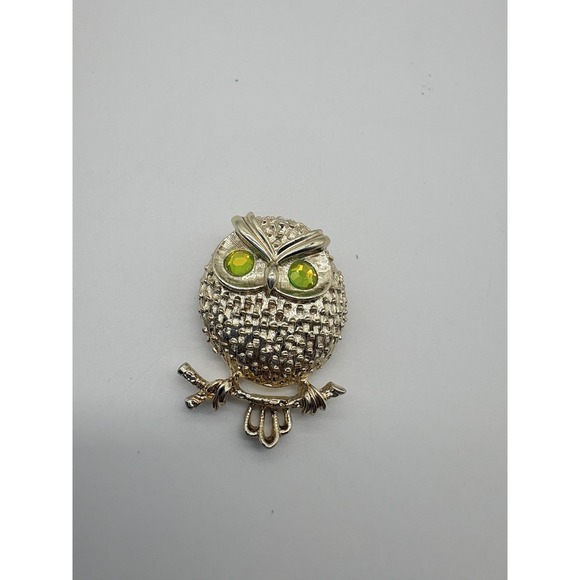 Sarah Coventry Jewelry - Sarah Coventry Vintage Owl Brooch Silver Tone Green Rhinestone Eyes J138